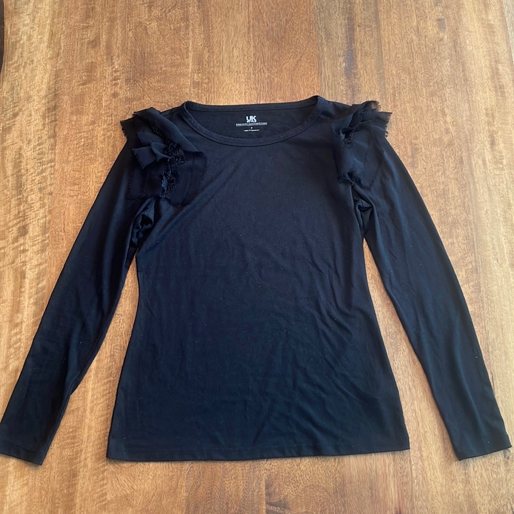 Black ruffle shoulder tee women’s size small (4)